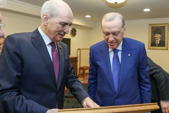 Cumhurbaşkanı Erdoğan’a Sırrı Süreyya Önder fotoğrafı