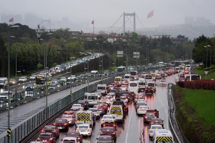 İstanbullular geçen yıl trafikte 105 saat kaybetti