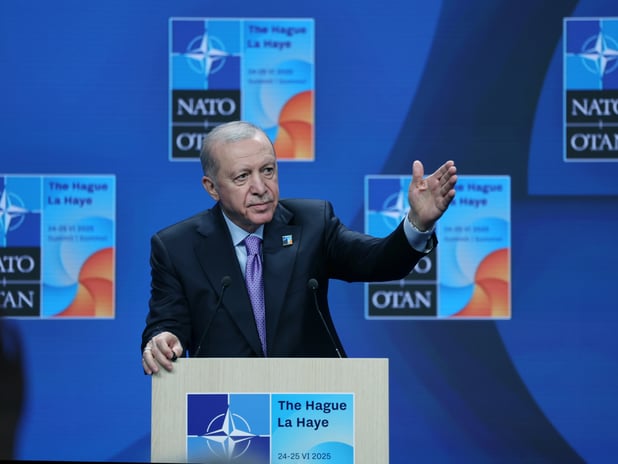 Cumhurbaşkanı Erdoğan'dan NATO Zirvesi dönüşü önemli açıklamalar