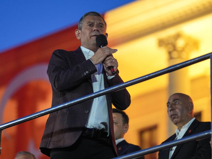 Özgür Özel: Zorunlu din dersi kalkacak, cemevleri ibadethane olacak