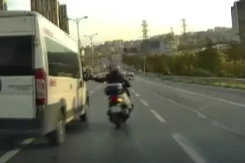 Yolu engelleyip silah çeken servis şoförü tutuklandı