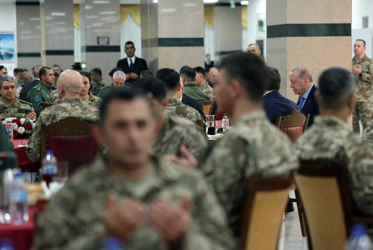 Cumhurbaşkanı Erdoğan Mehmetçik ile buluştu
