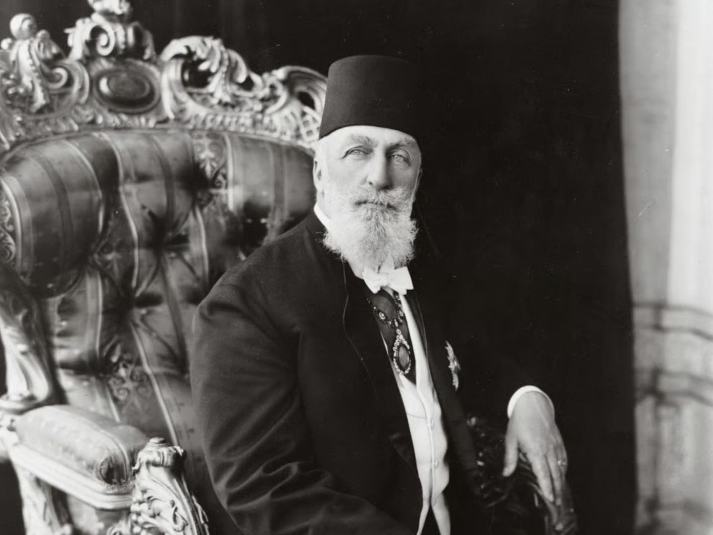 Tarihte Bugün: Son Halife Abdülmecid Efendi Paris'te vefat etti