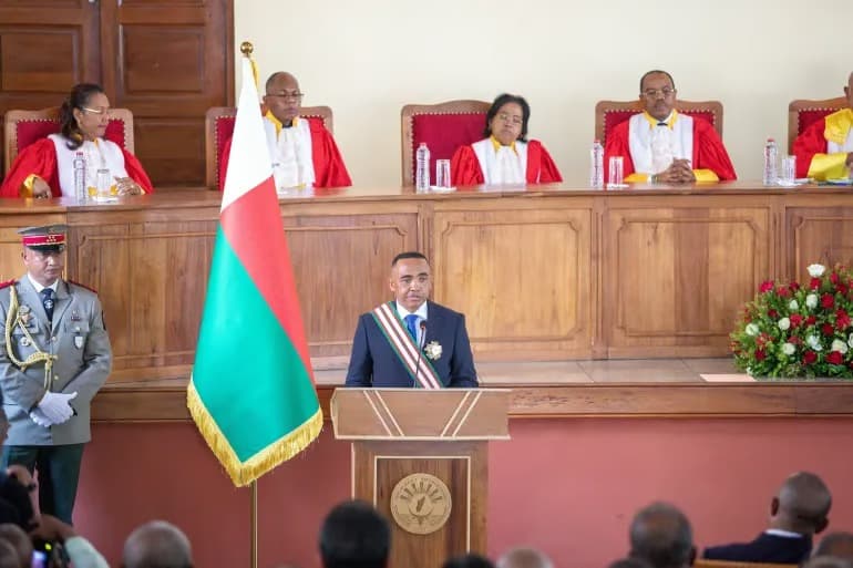 Madagaskar'da darbe lideri göreve başladı