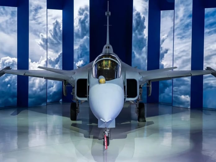 Brezilya’da monte edilen ilk Gripen E savaş uçağı tanıtıldı