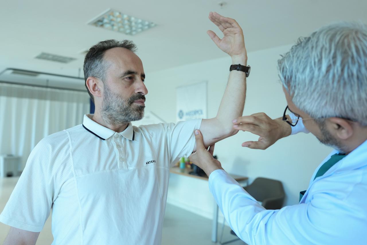 Dirsek hareketinde sinir atlaması