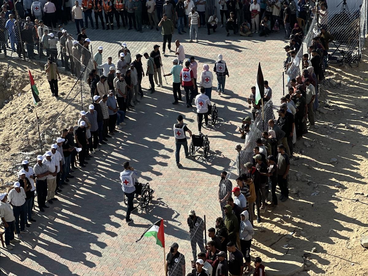 İsrail'in serbest bıraktığı Filistinli esirlerin bir kısmı Gazze'ye ulaştı