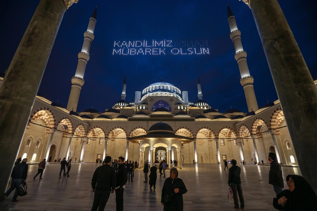 Mevlit Kandili idrak edilecek: Bu yılın teması "Peygamberimiz ve Güzel Ahlak"