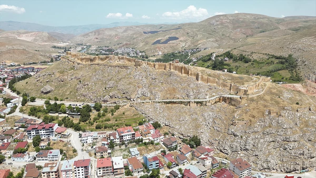 Bayburt Kalesi yeni keşiflere gebe