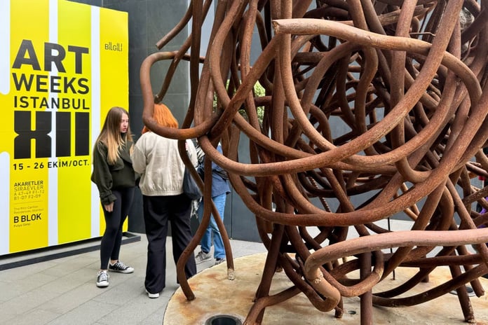 Galataport'tan kalan hafriyattan çıkan demirler esere dönüştü