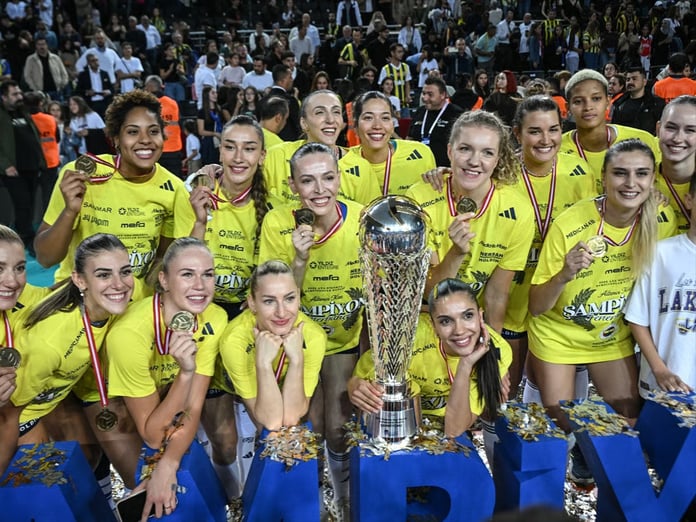 AXA Sigorta Şampiyonlar Kupası finalinde zafer Fenerbahçe'nin: VakıfBank'a karşı geri dönüş