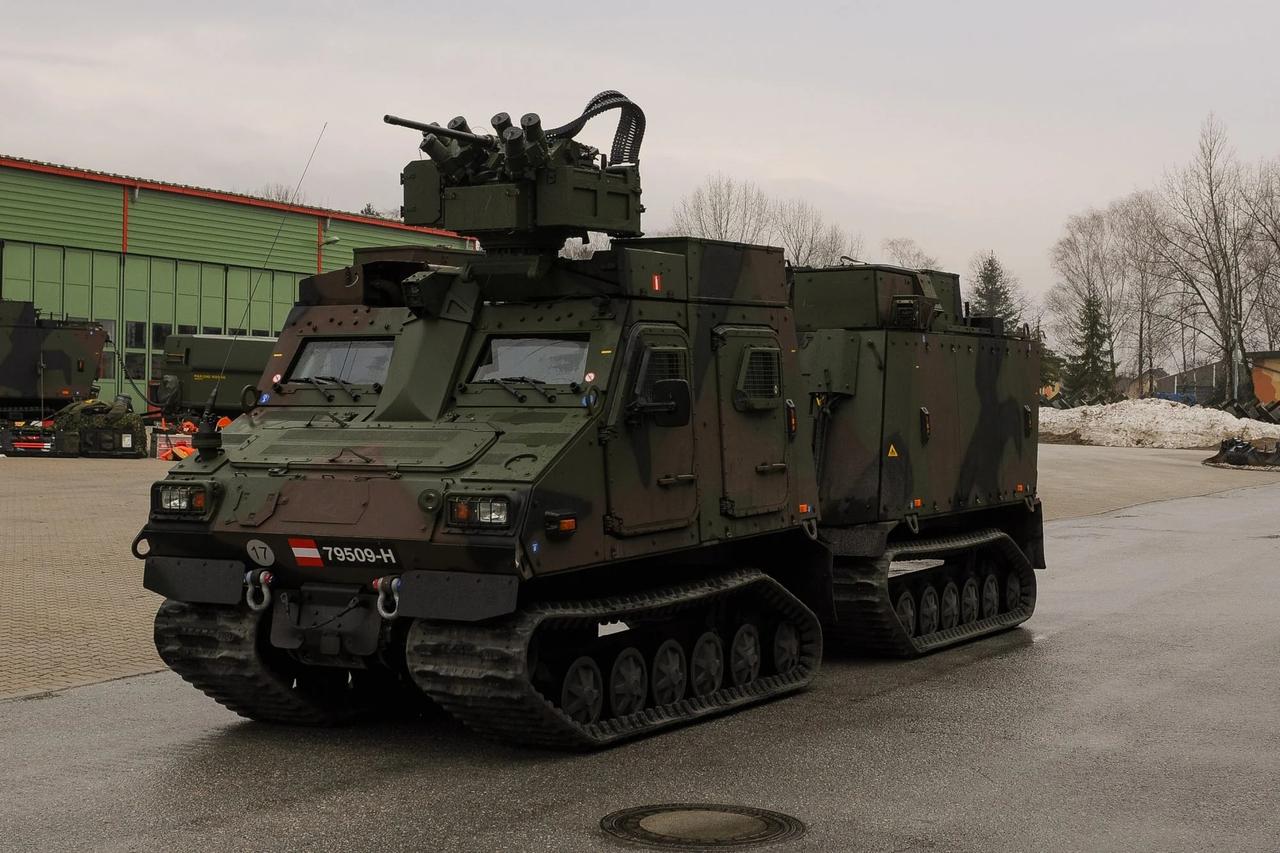 BAE Systems, BvS10 zırhlı araçlarının ilk teslimatlarını gerçekleştirdi