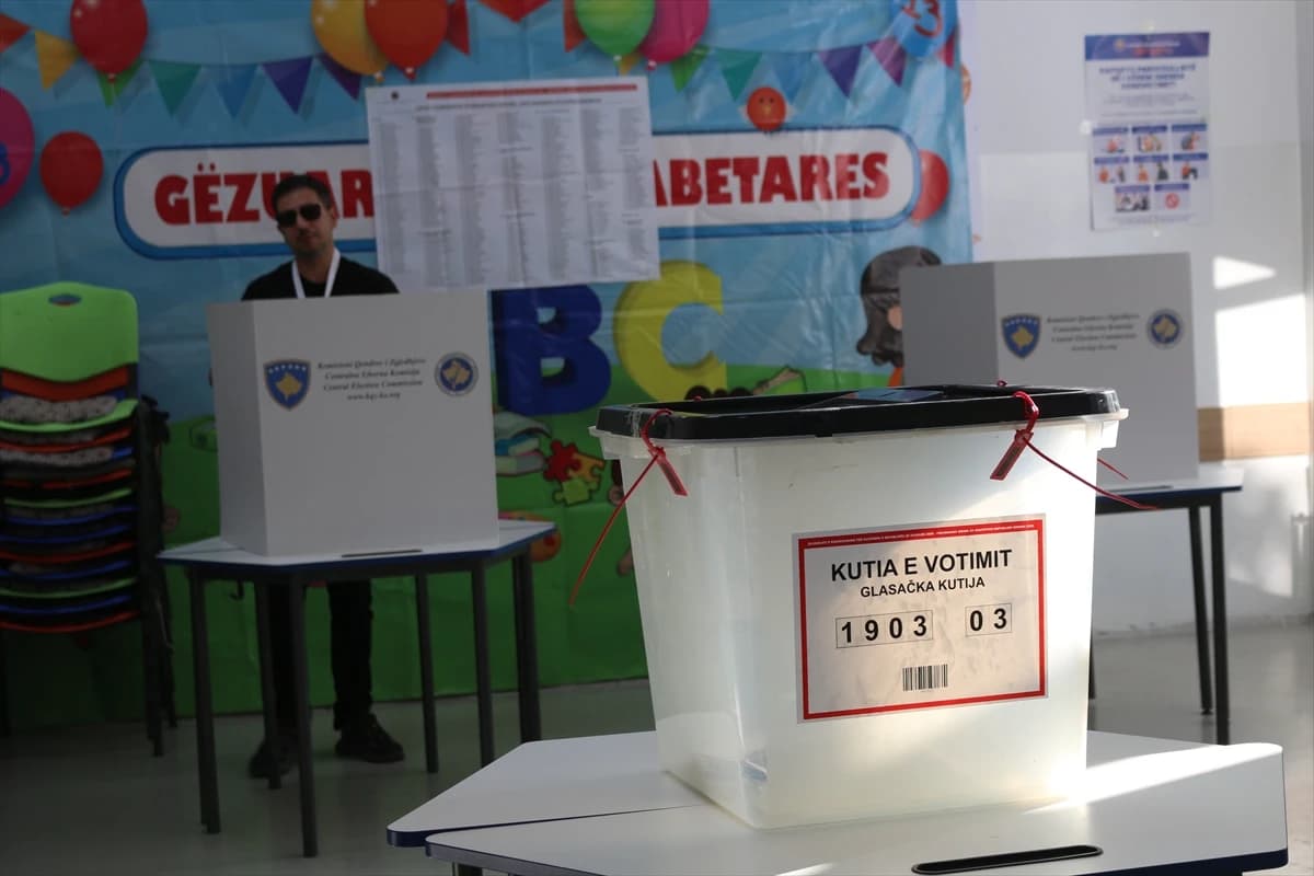 Kosova'da düzenlenen seçimlerde oy kullanma işlemi başladı