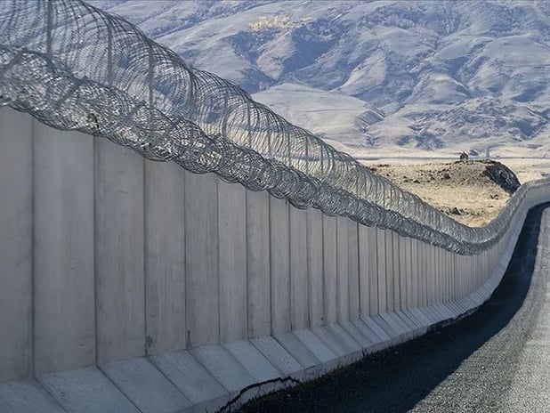 İran'dan 400 km'lik güvenlik duvarı hamlesi