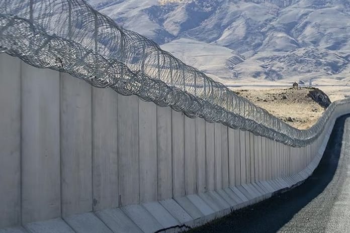 İran'dan 400 km'lik güvenlik duvarı hamlesi