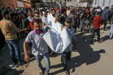 İsrail ordusu yardım bekleyen sivillere gaz bombalarıyla saldırdı