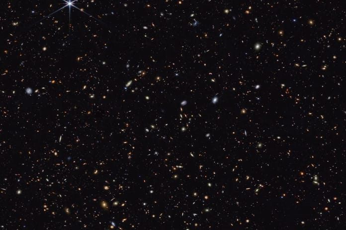 Evrenin ilk galaksilerinin görüntüleri ortaya çıktı