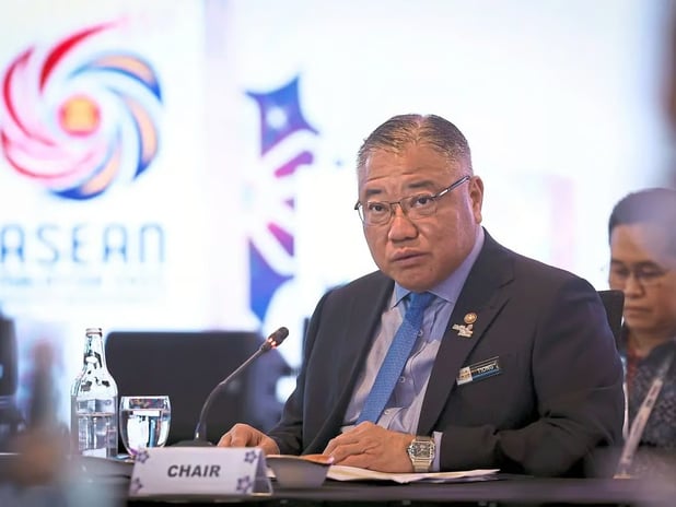 Malezya Turizm Bakanı’na alkollü davet tepkisi: İstifası isteniyor