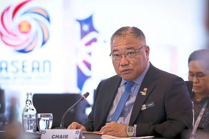 Malezya Turizm Bakanı’na alkollü davet tepkisi: İstifası isteniyor