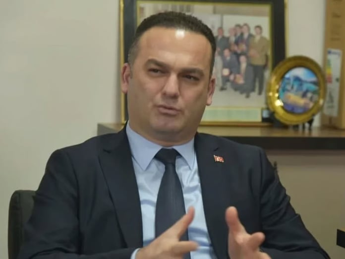 Görevden alınan Hasbi Dede CHP'den ihraç edildi 