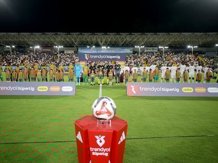 Süper Lig'de yoğun fikstür: 5. ve 6. hafta maçları ile ertelenen karşılaşmaların takvimi belirlendi