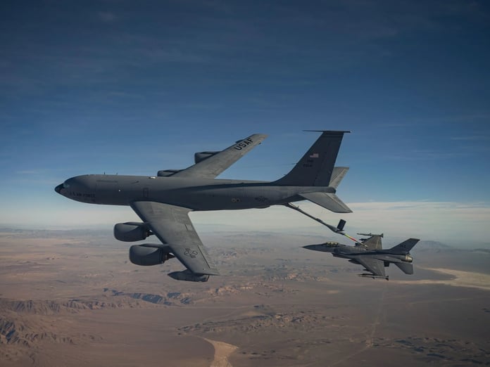 ABD Arktik’te hava yakıt ikmal kapasitesini artırmak için KC-135 filosunu genişletti