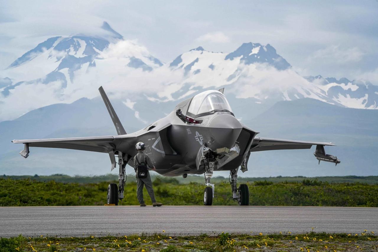 İsviçre, F-35 siparişini azaltıyor