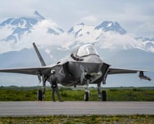 İsviçre, artan maliyetler nedeniyle F-35 savaş uçağı siparişini azaltmayı planlıyor