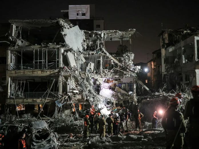 Teh Economist İran'ın füze kapasitesine dikkat çekti