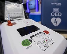 Otomatik şok cihazları halka açık alanlarda  zorunlu oluyor