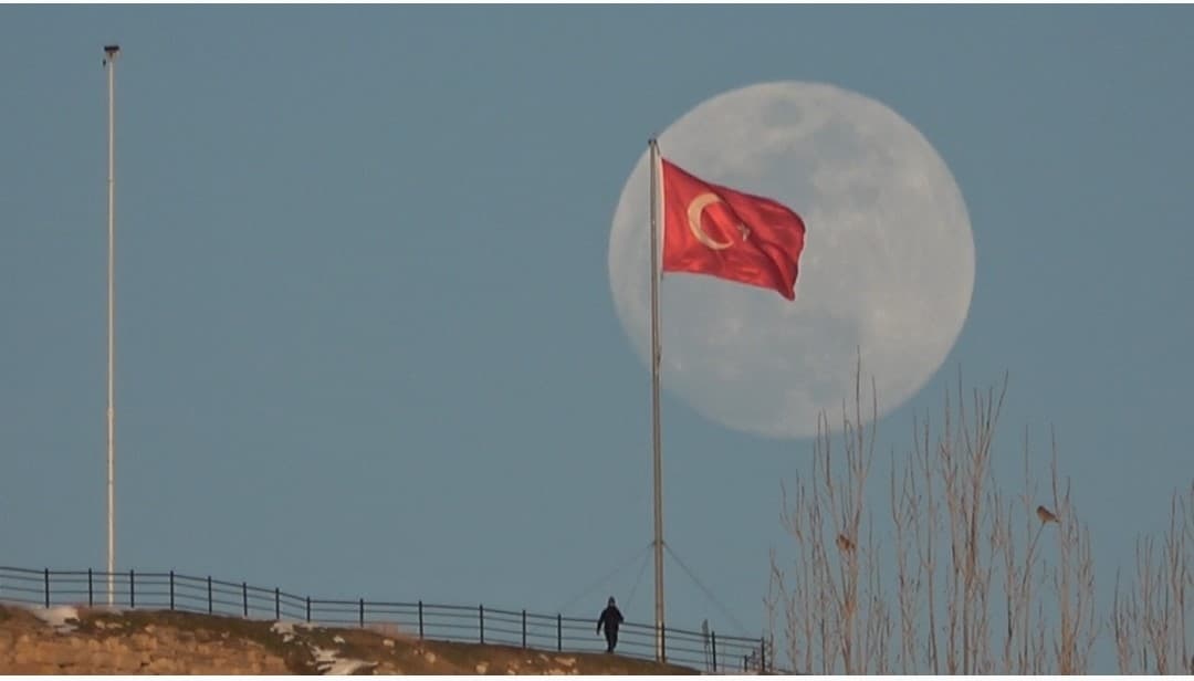 Van Kalesi’nde dolunay şöleni: Tarih ile birleşti
