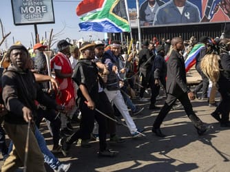 Anti-Immigrant Protests Spread in South Africa: 900 Arrested
