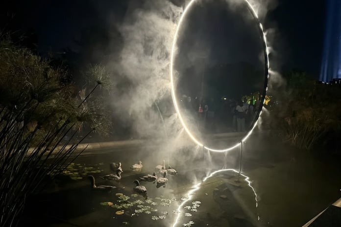 Cape Town'daki ışık festivali renkli görüntülere sahne oldu