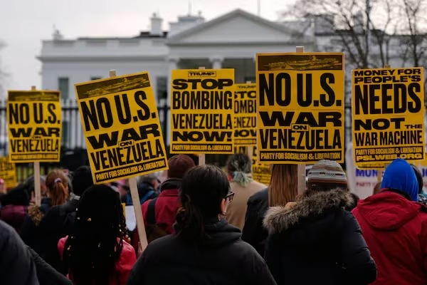 Beyaz Saray'ın önünde Maduro'nun tutuklanması protesto edildi