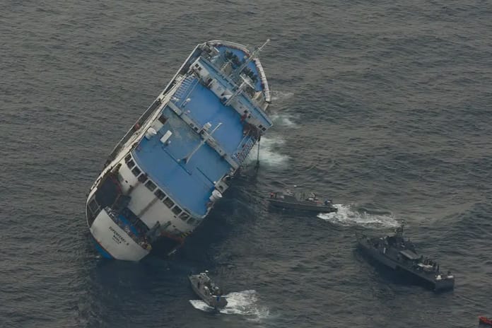 Mindanao açıklarında feribot battı: En az 8 ölü