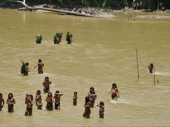 Dünyanın en izole kabilelerinden Mashco Piro dış dünyayla temas etti