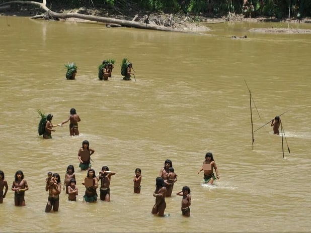 Dünyanın en izole kabilelerinden Mashco Piro dış dünyayla temas etti