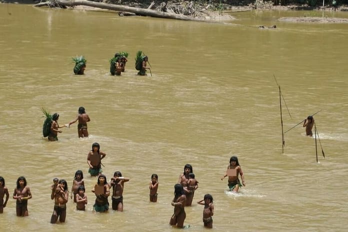 Dünyanın en izole kabilelerinden Mashco Piro dış dünyayla temas etti