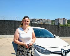 Otomobilinde kertenkele gören sürücünün yaşadığı korku kameraya yansıdı