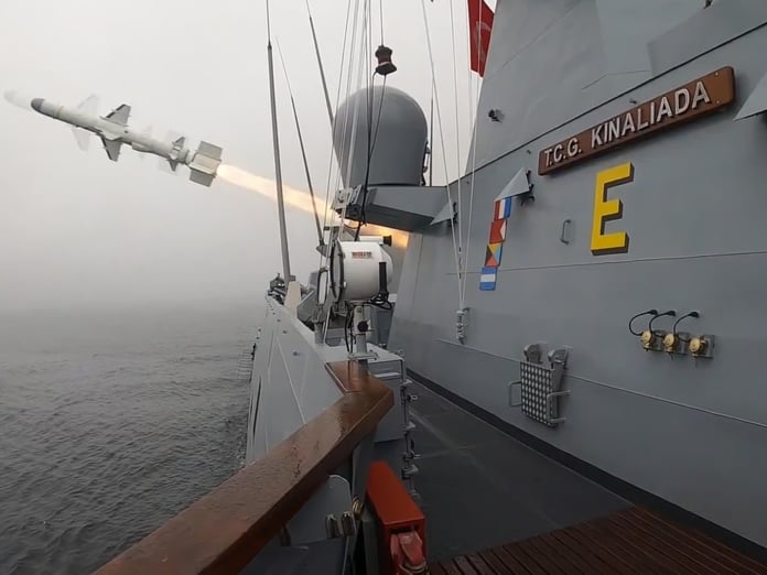 ATMACA gemisavar füzesi ilk kez hedef imha etti