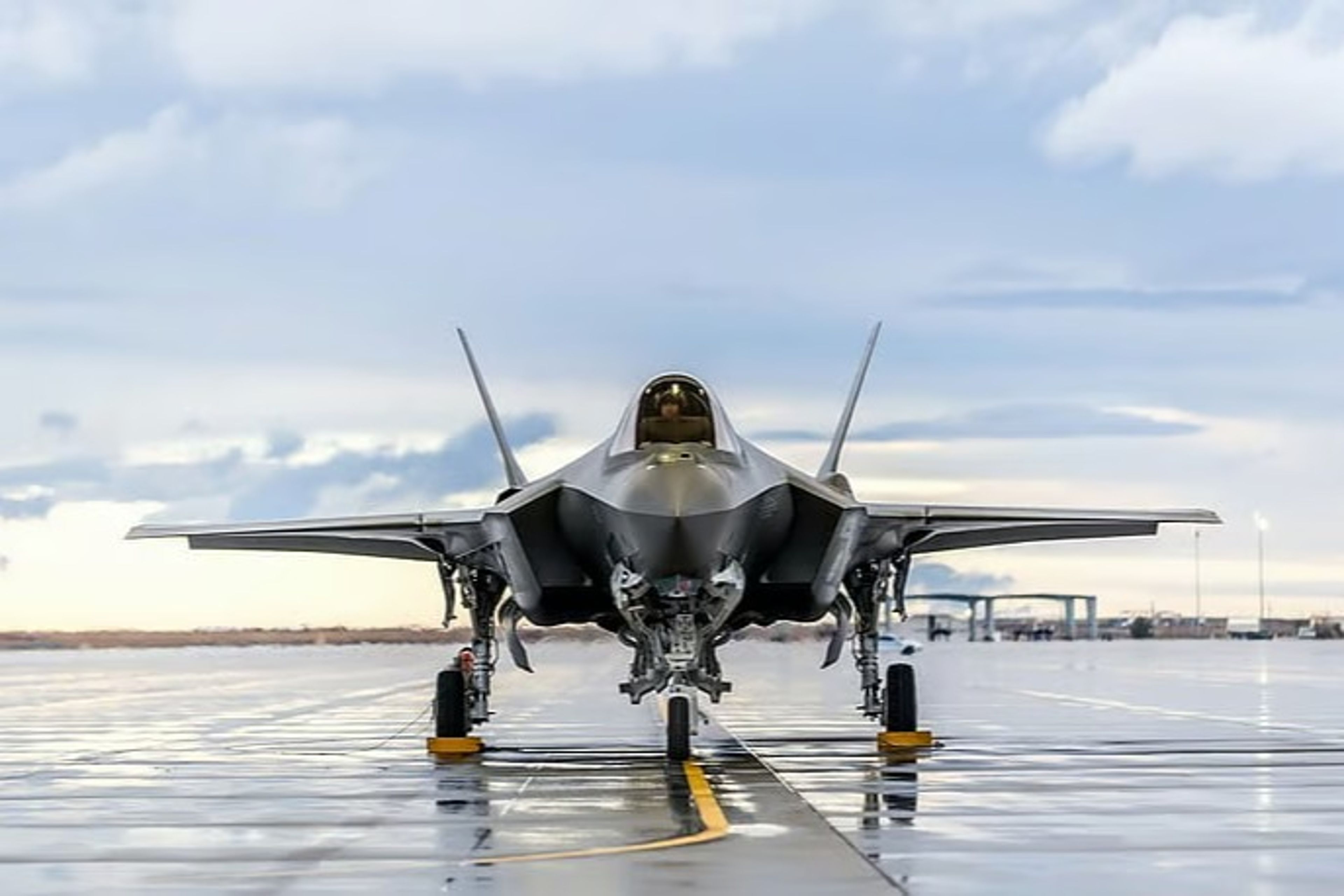 İspanya, F-35 savaş uçakları alım planlarını erteledi