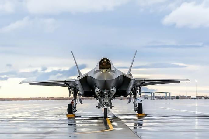 İspanya, F-35 savaş uçakları alım planlarını erteledi