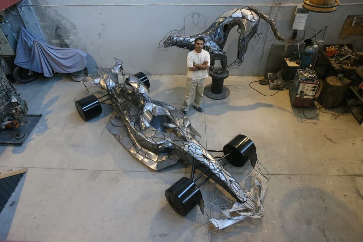 Türk sanatçının F1 aracı dünyaya açılıyor