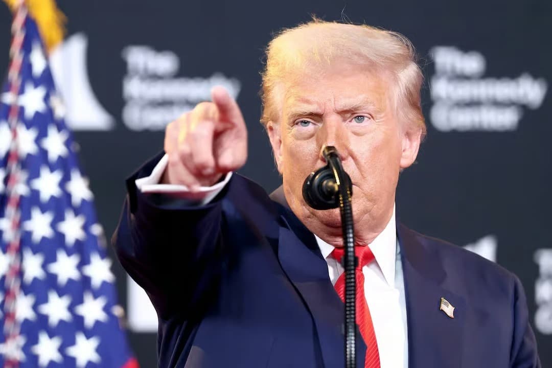 Trump’tan İran’a açık tehdit: Göstericileri öldürürse onlara sert bir darbe indireceğiz