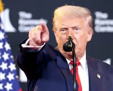 Trump’tan Maduro’ya "donanma" resti: Sert oynarsa bu onun sonu olur