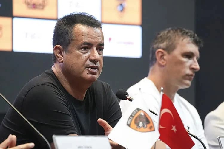Acun Ilıcalı İngiltere’de transferin fitilini ateşledi