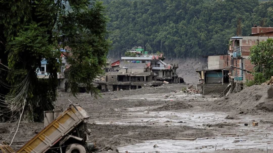 Nepal'i vuran sel felaketini dev buzul çökmesi tetikledi