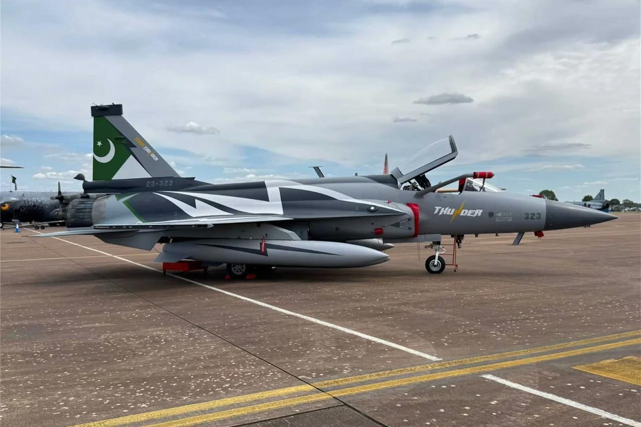 JF-17 Block-III Dubai Airshow’da büyük ilgi gördü: Dost ülke ile MOU imzalandı
