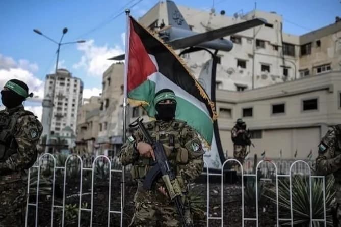 Hamas: İsrail saldırılarıyla arabuluculara meydan okuyor