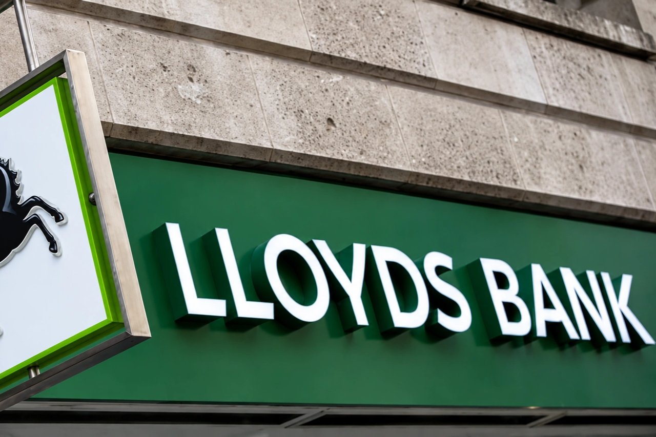 İngiliz bankası Lloyds Grubun kârı üçüncü çeyrekte yüzde 100'e yakın arttı